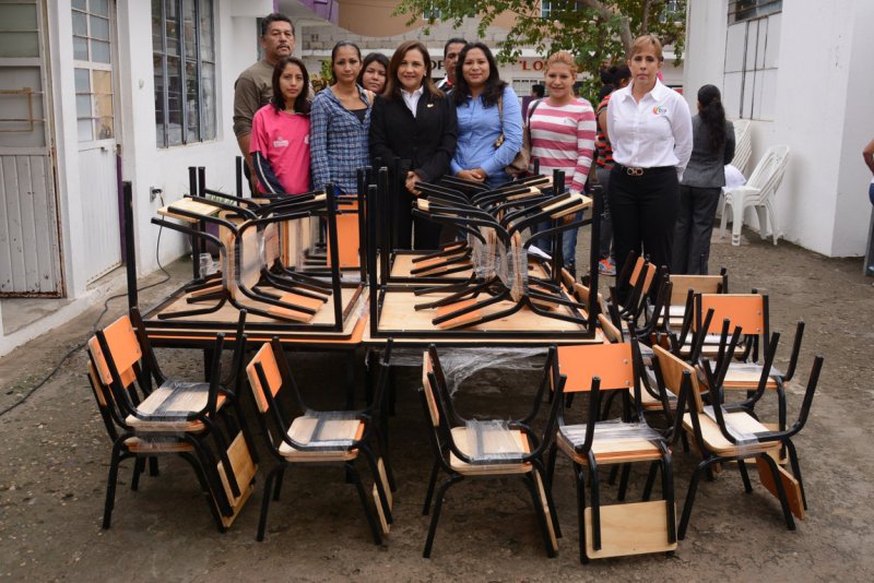 Entrega Sistema DIF equipamiento y mobiliario a escuelas de Tampico