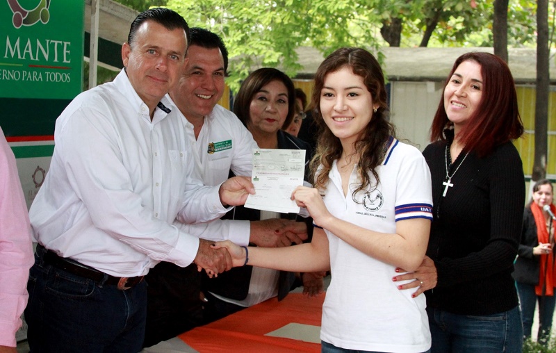 Educación es motor que impulsa a la sociedad al desarrollo: Pablo