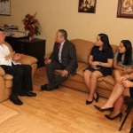Visitan Gustavo Torres Salinas y su familia al Obispo de Tampico