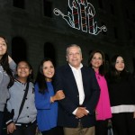 Encienden alcalde Gustavo Torres Salinas y su familia el tradicional pino de Navidad