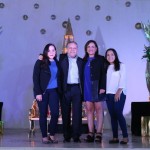 Asiste Gustavo Torres al show navideño en la pista de hielo "Unidos Podemos Más"