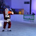Asiste Gustavo Torres al show navideño en la pista de hielo "Unidos Podemos Más"