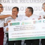 Entregan gobierno del estado y municipio becas a estudiantes tampiqueños