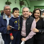 Conviven Gustavo Torres Salinas y su esposa Silvia Alcaraz con integrantes de los Consejos Vecinales