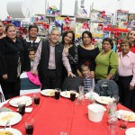 Conviven Gustavo Torres Salinas y su esposa Silvia Alcaraz con integrantes de los Consejos Vecinales