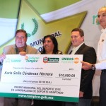 Entrega Ayuntamiento de Tampico Premio Municipal al Deporte 2015, al boxeador Raúl Curiel García