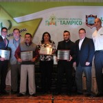 Entrega Ayuntamiento de Tampico Premio Municipal al Deporte 2015, al boxeador Raúl Curiel García
