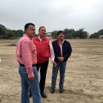 Constata Alcalde construcción de campo deportivo multifuncional