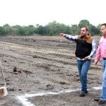 Constata Alcalde construcción de campo deportivo multifuncional