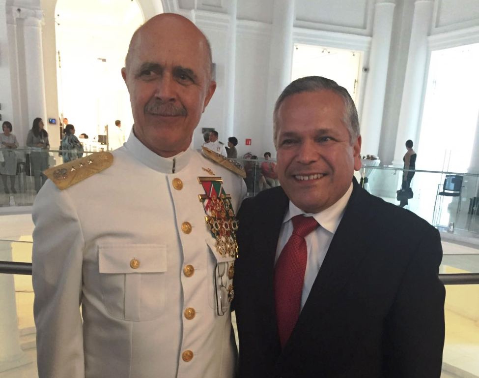 Acompaña Gustavo Torres a vicealmirante Fernando Castañón en ceremonia de cambio de mando