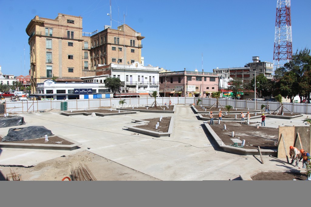 Avanza construcción de la plaza Hijas de Tampico