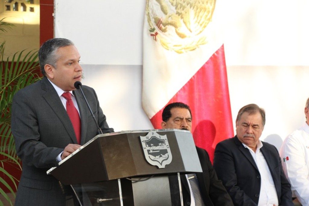 Autoridades educativas reconocen labor del alcalde Gustavo Torres por la realización de importantes obras