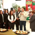 Comparte Pablo la Rosca de Reyes con su equipo de trabajo