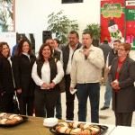 Comparte Pablo la Rosca de Reyes con su equipo de trabajo