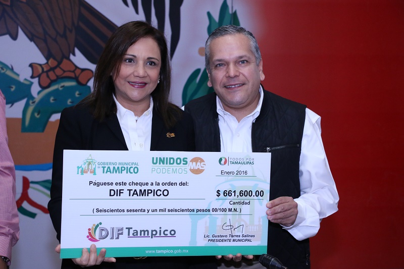 Realiza entrega Ayuntamiento de Tampico al sistema DIF recursos de la Pista de Hielo