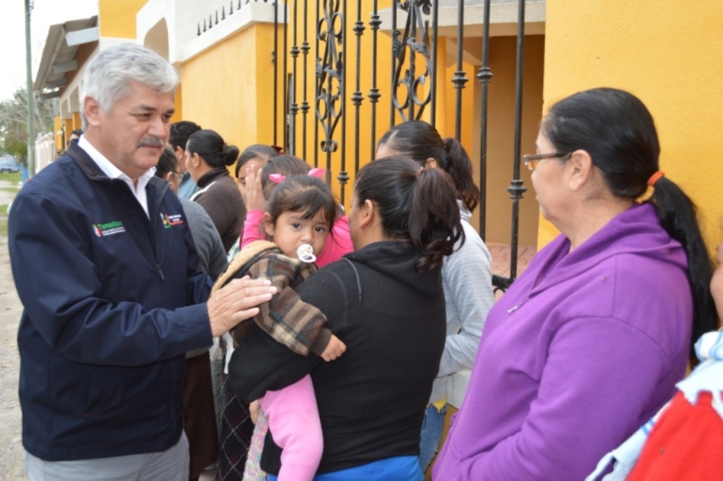 Agradecen los vecinos al alcalde obra prioritaria de pavimentación Agradecen los vecinos al alcalde obra prioritaria de pavimentación