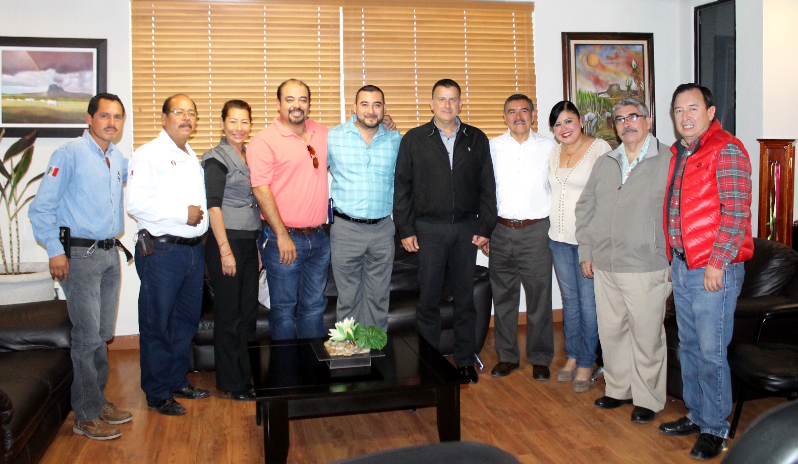 Recibe Alcalde saludo de personal del Sector Salud