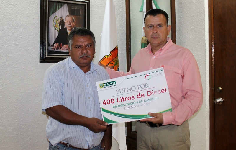 Contribuye Municipio a rehabilitación de caminos en Viejo Tantoan