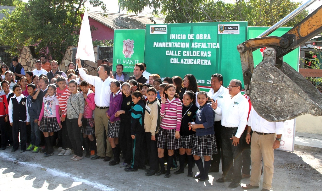 Activa Pablo obras de pavimentación en la Azucarera y El Limón