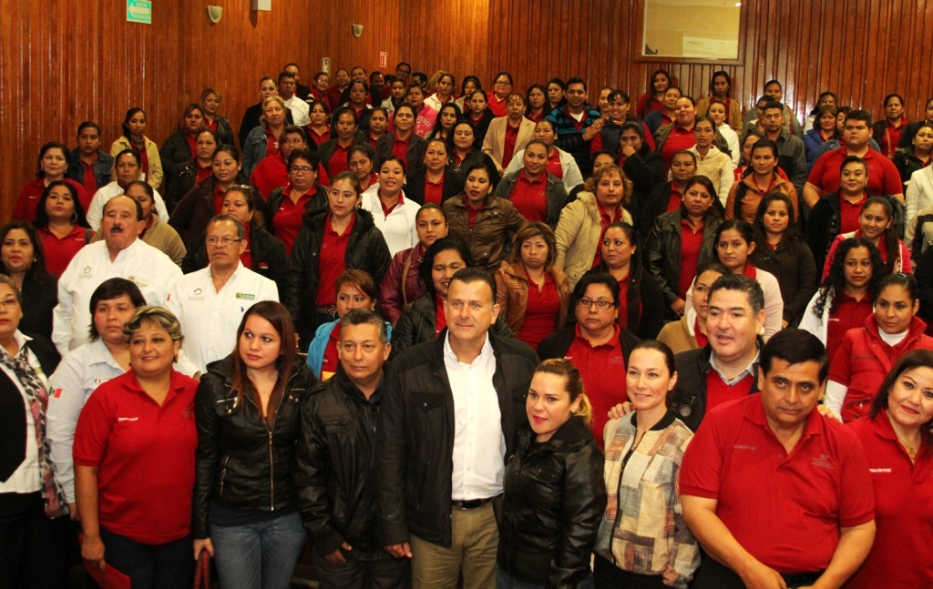 Promotores educativos del Conafe reciben incentivos económicos