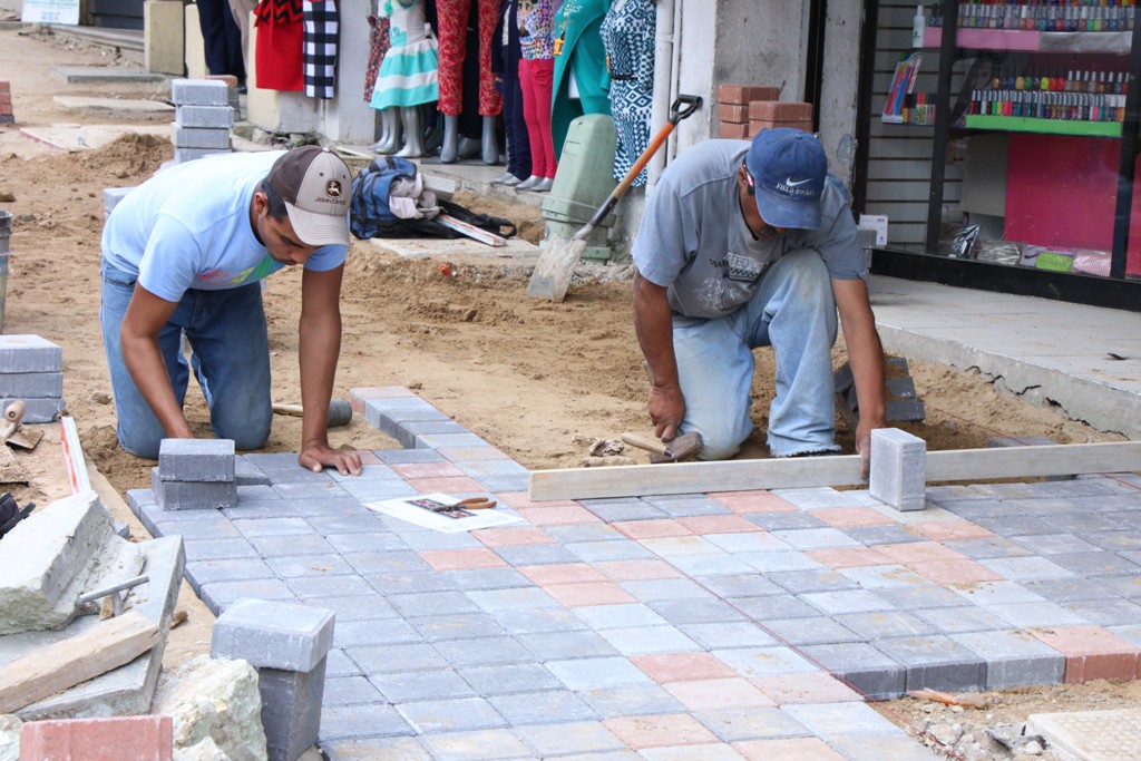 Avanza la reconstrucción de banquetas del Centro Histórico de la ciudad