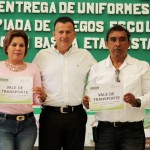 Entrega Pablo uniformes a seleccionados de la Olimpiada escolar