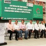 Entrega Pablo uniformes a seleccionados de la Olimpiada escolar