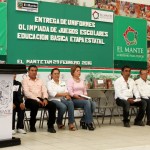 Entrega Pablo uniformes a seleccionados de la Olimpiada escolar