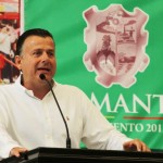 Entrega Pablo uniformes a seleccionados de la Olimpiada escolar