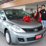 Entregan automóvil a enfermera