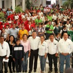 Entrega Pablo uniformes a seleccionados de la Olimpiada escolar
