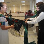 Pasean mujeres entre la equidad y cultura de México