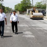 Supervisa Alcalde obra de pavimentación de calle Calderas