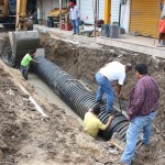 Realizan estado y municipio la introducción de infraestructura hidrosanitaria y pluvial en la calle Héroes de Nacozari