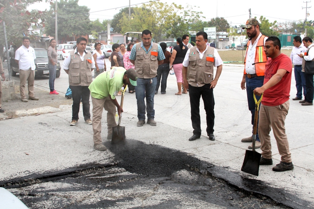 Supervisa Pablo acciones de bacheo en la Linares