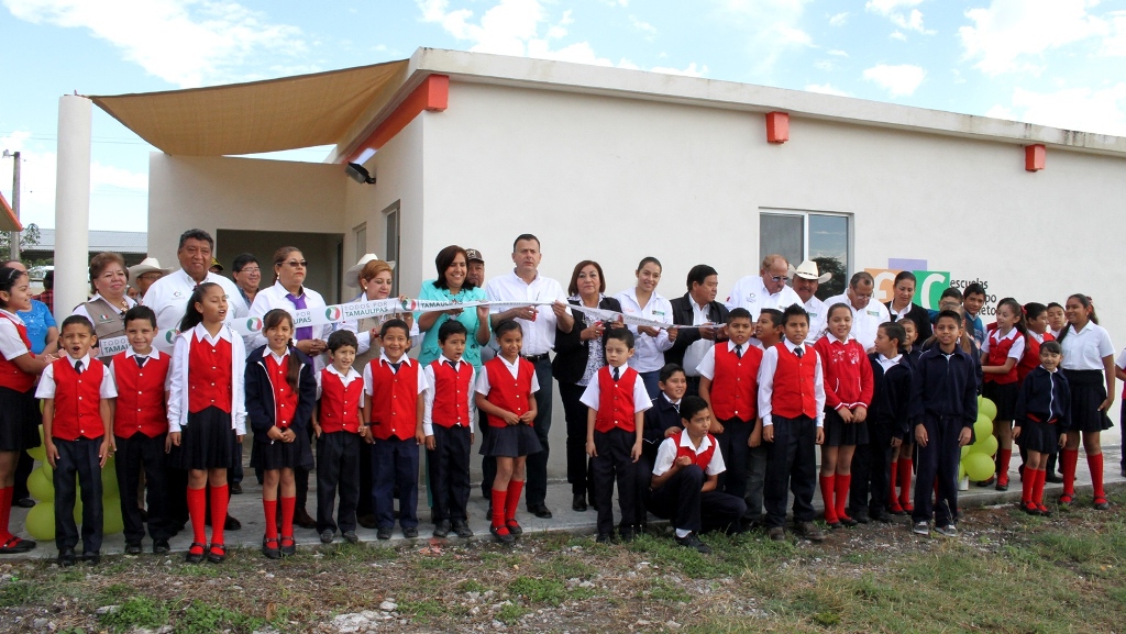 Inaugura Pablo comedor en primaria del ejido Lázaro Cárdenas