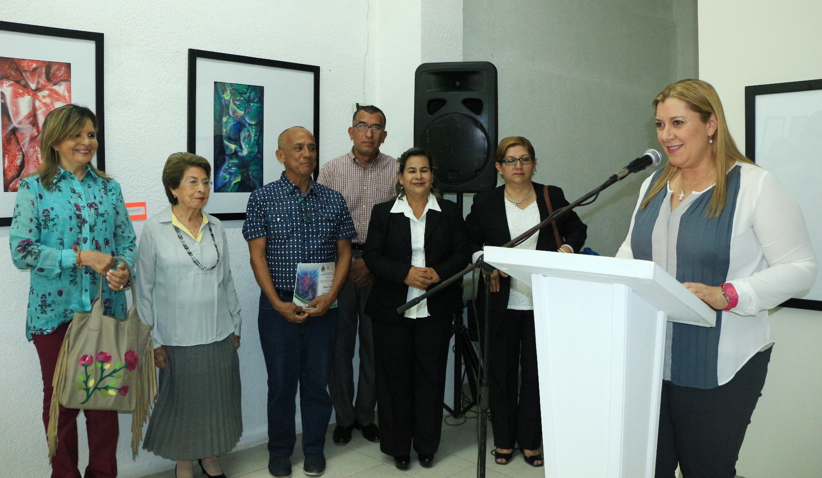 Inauguran la exposición "Hombre Ilustrado"