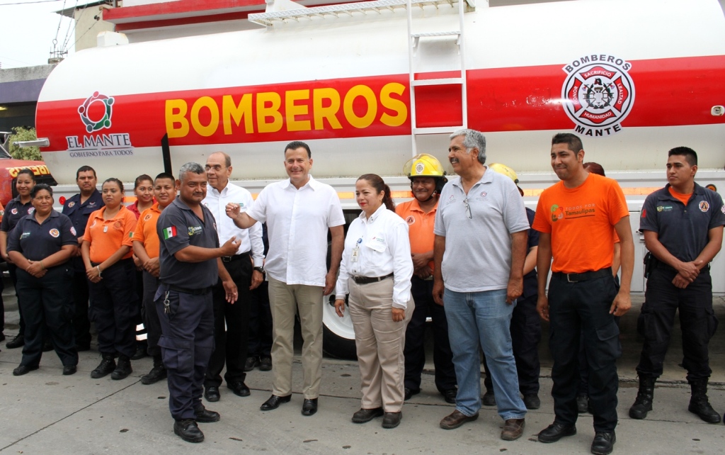 Entrega Pablo a Bomberos camión donado por Pemex