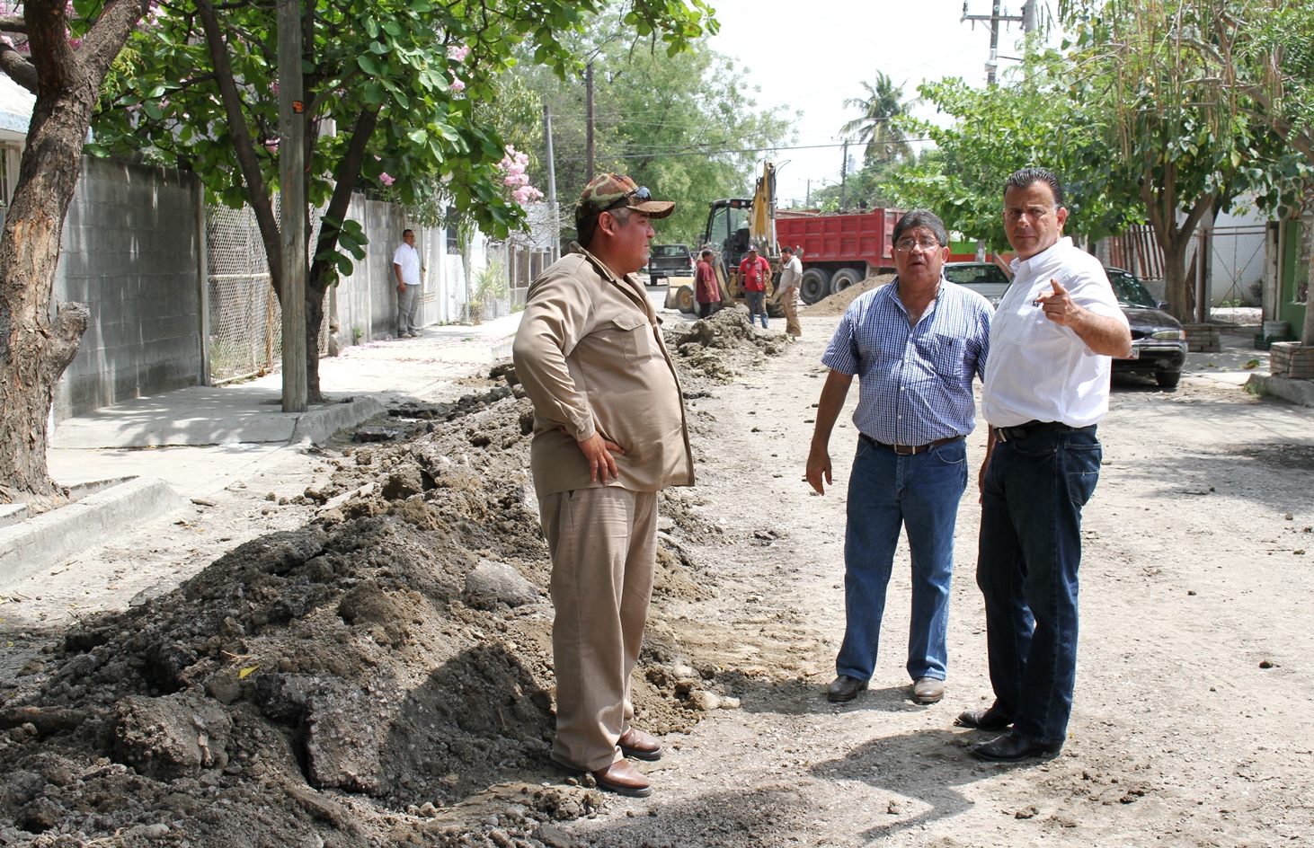 Supervisa Pablo avance de línea de conducción de agua