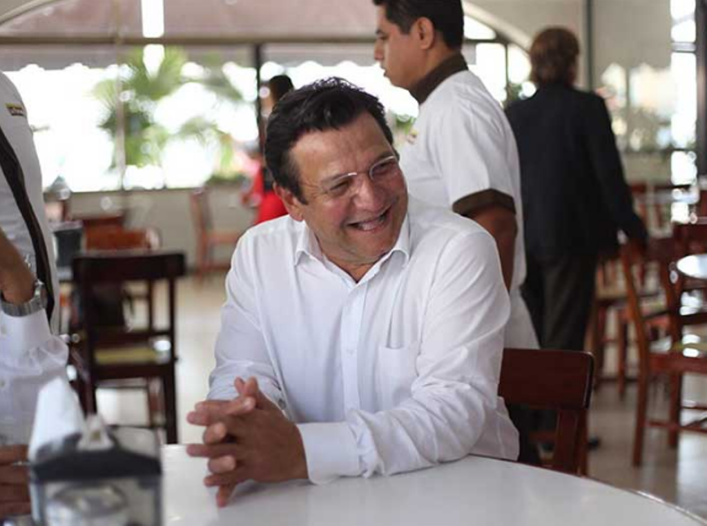La primera persona que no practica la democracia es AMLO: Arturo López Obrador