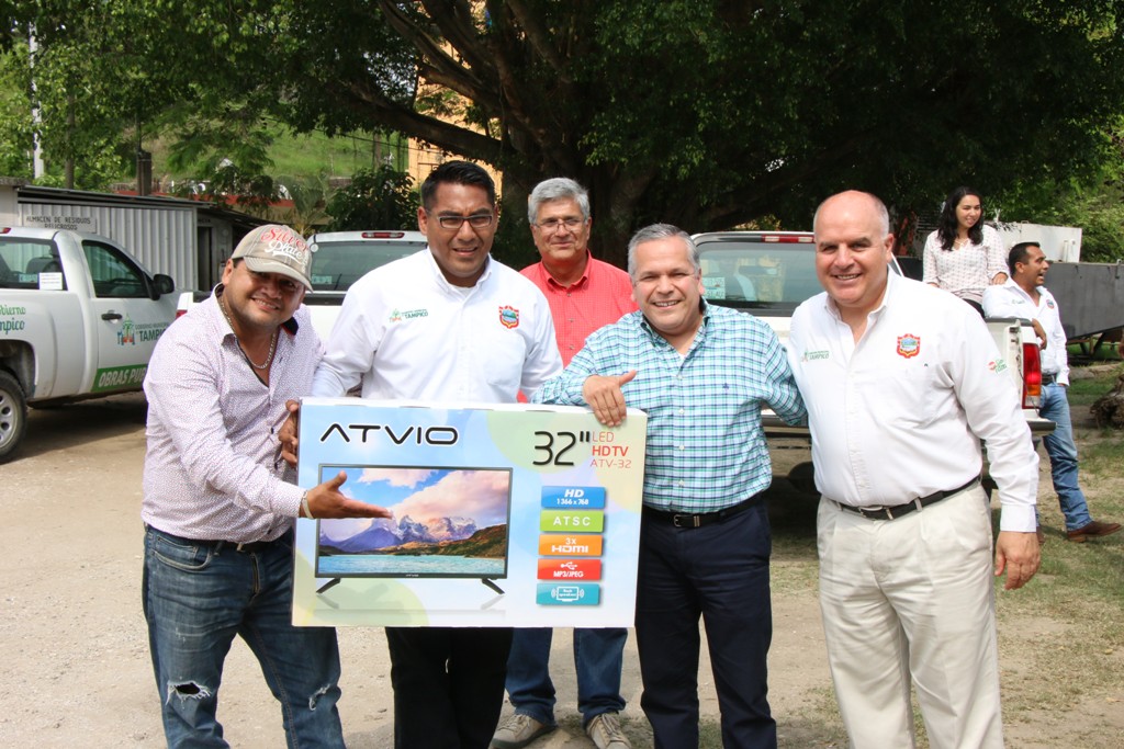 Celebra el Ayuntamiento de Tampico, Día de la Santa Cruz