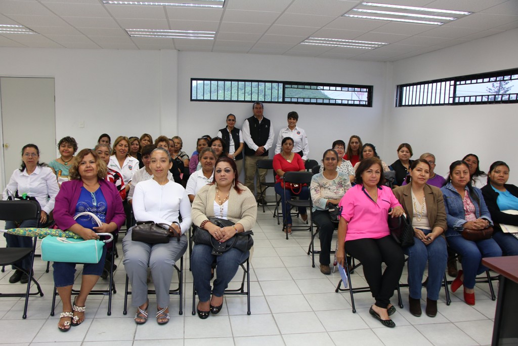 Brinda el SAT asesoría a maestras del Instituto de la Mujer Tamaulipeca