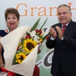 Entrega alcalde Gustavo Torres medalla al Mérito Educativo “Lauro Aguirre” a la profesora Martha Barroso Maya