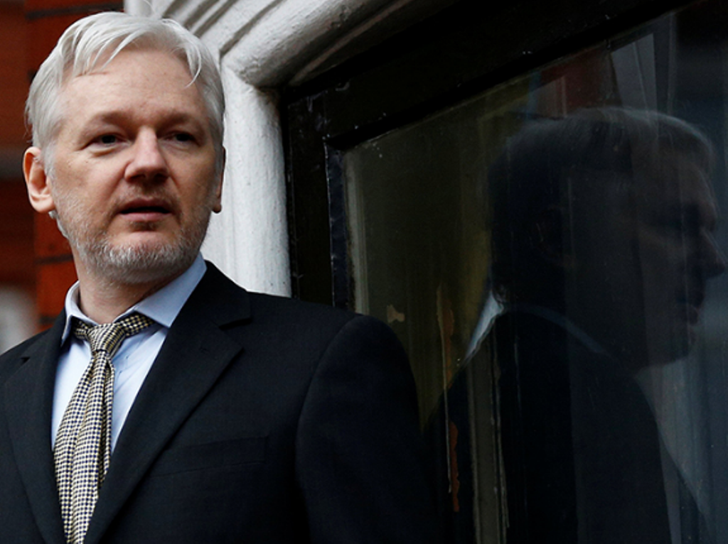 Suecia mantiene orden de arresto contra Julian Assange