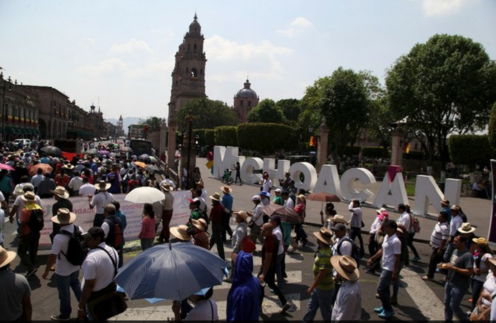 Maestros de la CNTE 'toman' 22 alcaldías en Michoacán