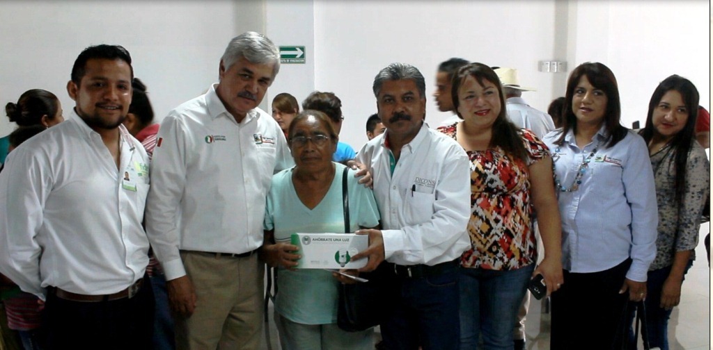 Entrega JLHC 2 mil focos ahorradores Entrega JLHC 2 mil focos ahorradores