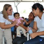 Reciben grupos vulnerables estímulos económicos del DIF