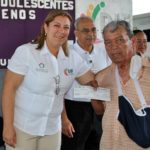 Reciben grupos vulnerables estímulos económicos del DIF