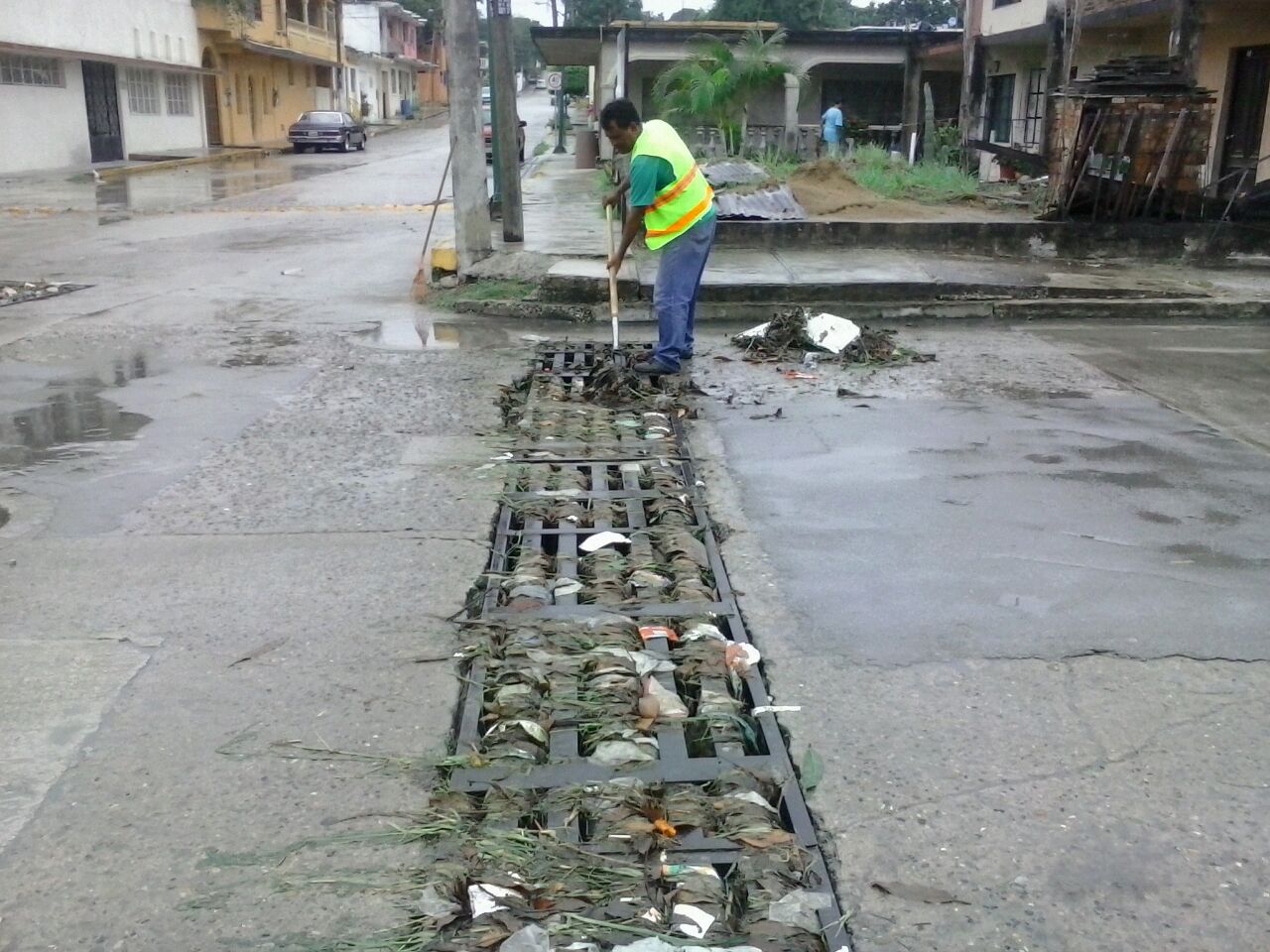 Exhorta Ayuntamiento de Tampico a no arrojar basura en la vía pública
