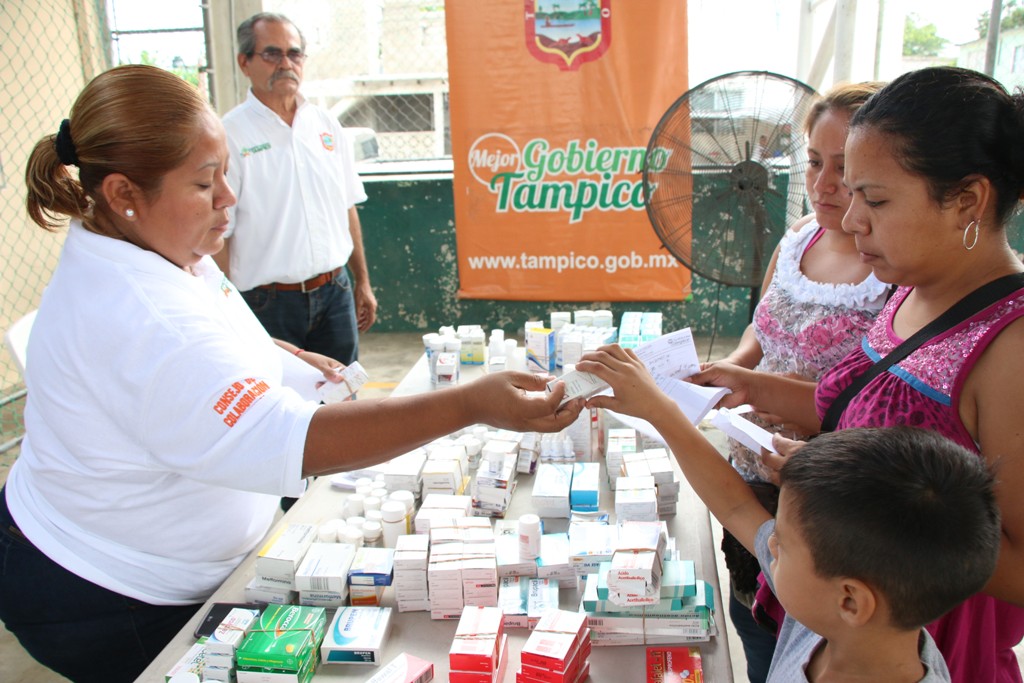 Múltiples beneficios lleva “Tampico Móvil” a residentes de la colonia Morelos.